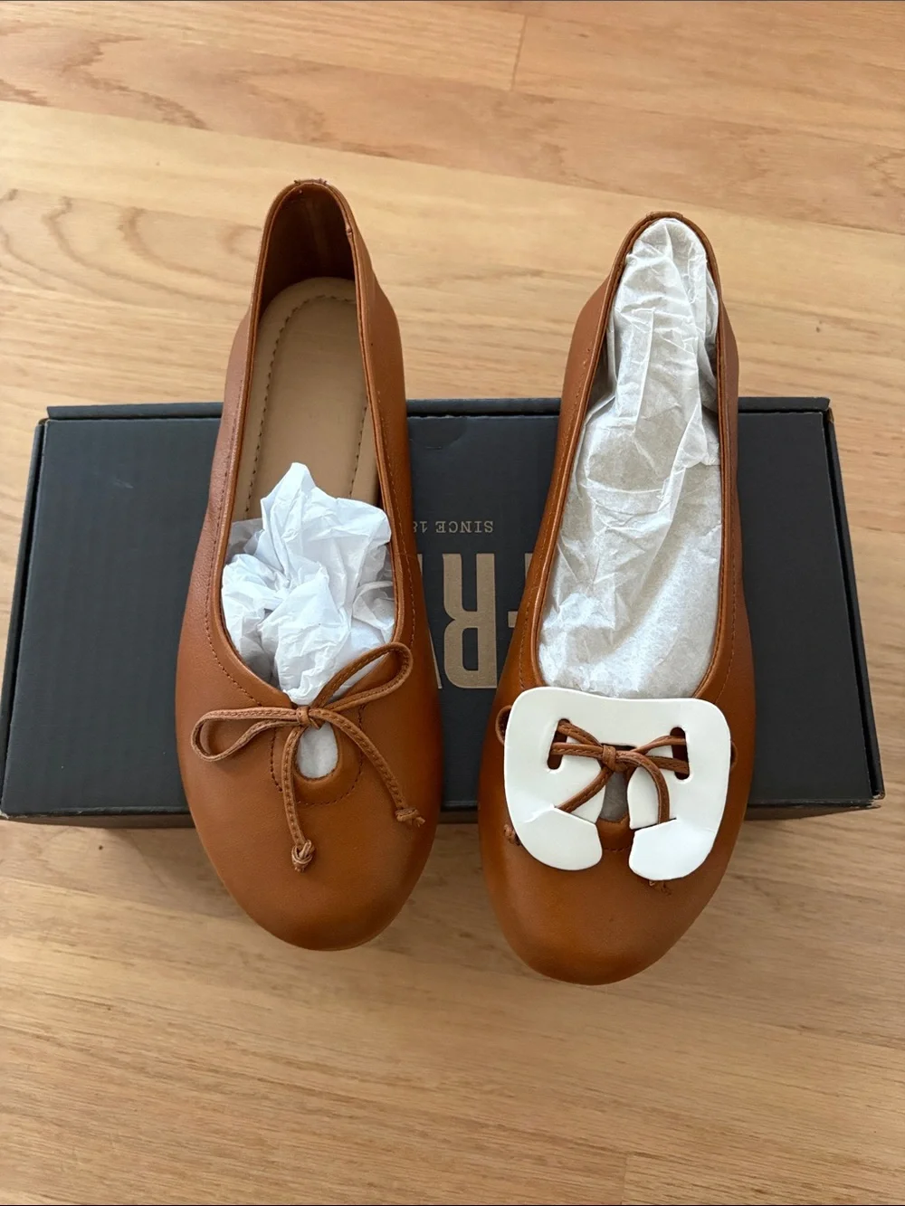 FRYE Women’s Tan Ballet Flats with Bow size 6 Dark Latte (New)